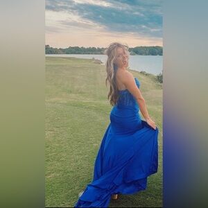 Beautiful strapless prom dress